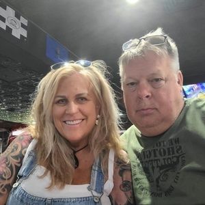 Meet your Posher, Dee